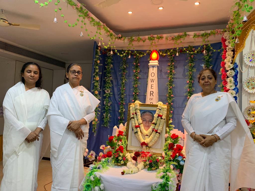 Godly Tribute To dadi Gulzar